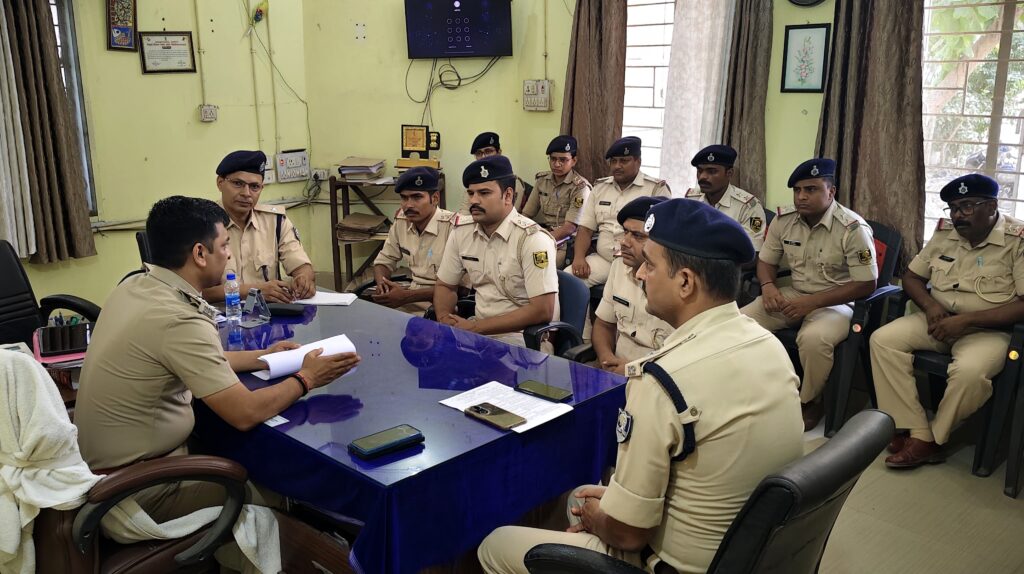 लहेरियासराय थाना में SSP की अनुसंधान बैठक, लंबित कांडों के त्वरित निष्पादन के निर्देश लहेरियासराय थाना में SSP की अनुसंधान बैठक, लंबित कांडों के त्वरित निष्पादन के निर्देश