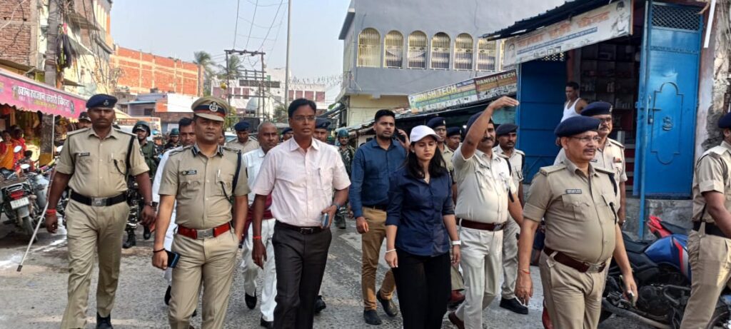 मुहर्रम को लेकर सुरक्षा की अभूतपूर्व व्यवस्था, डीएम-एसएसपी के नेतृत्व में फ्लैग मार्च मुहर्रम को लेकर सुरक्षा की अभूतपूर्व व्यवस्था, डीएम-एसएसपी के नेतृत्व में फ्लैग मार्च