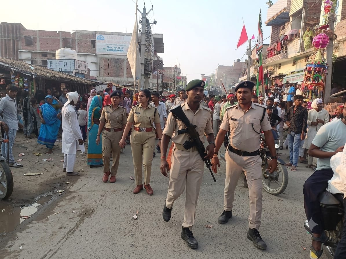 मुहर्रम पर्व को लेकर ग्रामीण एसपी का लगातार भ्रमण, संवेदनशील क्षेत्रों में बढ़ाई गई निगरानी मुहर्रम पर्व को लेकर ग्रामीण एसपी का लगातार भ्रमण, संवेदनशील क्षेत्रों में बढ़ाई गई निगरानी