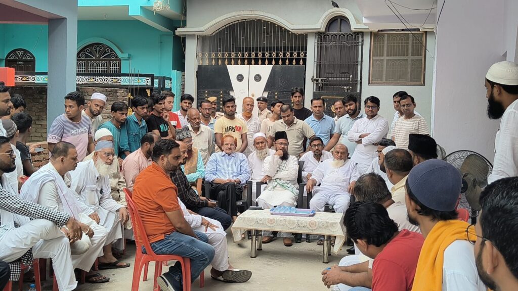 फैज़ हत्याकांड पर गरमाई सियासत, बलियावी और अब्दुल बारी सिद्दीकी पहुंचे पीड़ित परिवार के घर फैज़ हत्याकांड पर गरमाई सियासत, बलियावी और अब्दुल बारी सिद्दीकी पहुंचे पीड़ित परिवार के घर