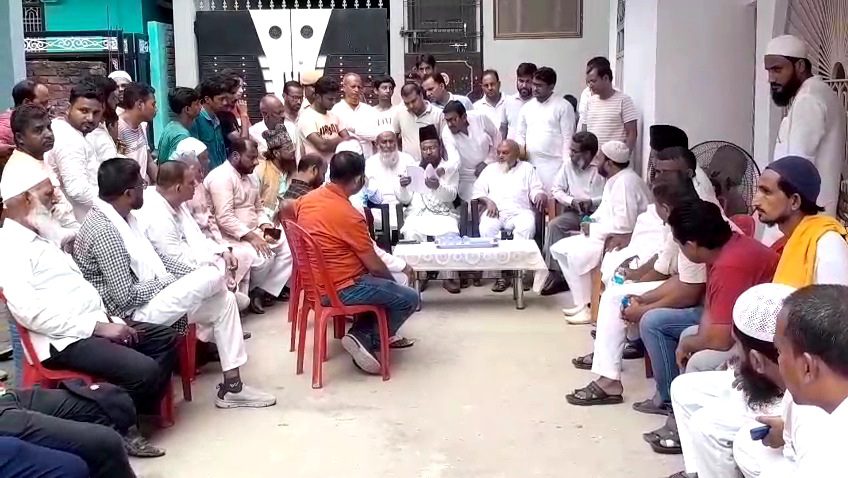 फैज़ हत्याकांड पर गरमाई सियासत, बलियावी और अब्दुल बारी सिद्दीकी पहुंचे पीड़ित परिवार के घर फैज़ हत्याकांड पर गरमाई सियासत, बलियावी और अब्दुल बारी सिद्दीकी पहुंचे पीड़ित परिवार के घर
