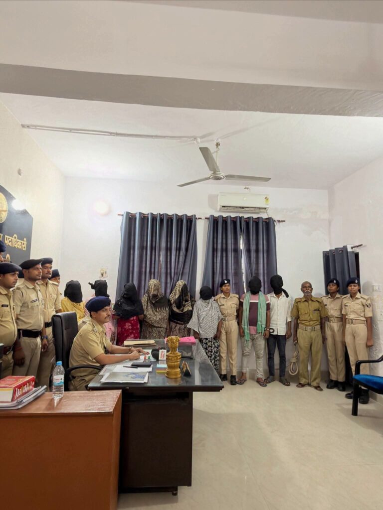 पूर्णिया में बड़ा सेक्स रैकेट का खुलासा: 3 नाबालिग बच्चियां मुक्त, 8 गिरफ्तार पूर्णिया में बड़ा सेक्स रैकेट का खुलासा: 3 नाबालिग बच्चियां मुक्त, 8 गिरफ्तार