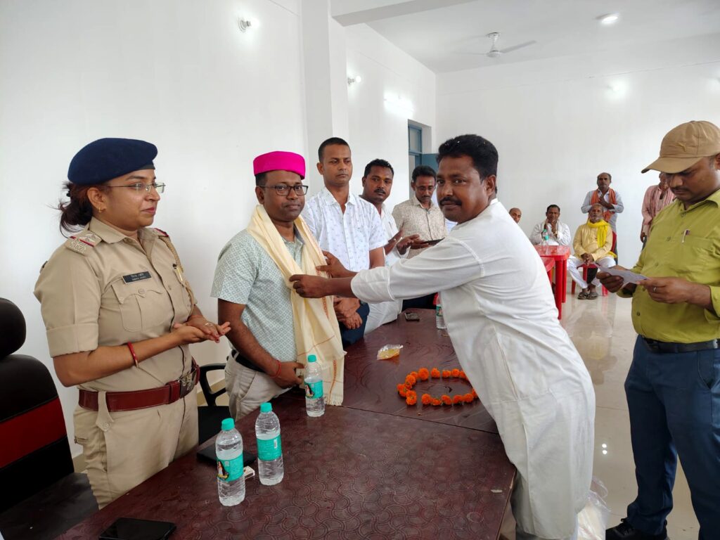 फीता काटकर हुआ अरैला पंचायत सरकार भवन का लोकार्पण, ग्रामीणों को मिली बड़ी सौगात