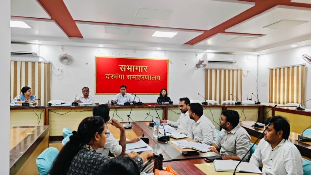 डीएम कौशल कुमार की सख्ती: 7 दिनों में निपटाएं उत्तराधिकार और बंटवारे के मामले डीएम कौशल कुमार की सख्ती: 7 दिनों में निपटाएं उत्तराधिकार और बंटवारे के मामले