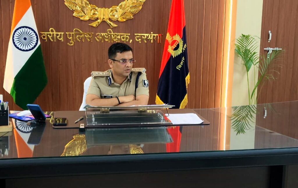 दरभंगा SSP की समीक्षा बैठक: रोजाना वाहन चेकिंग और दुर्घटना हॉटस्पॉट सुधारने के निर्देश दरभंगा SSP की समीक्षा बैठक: रोजाना वाहन चेकिंग और दुर्घटना हॉटस्पॉट सुधारने के निर्देश