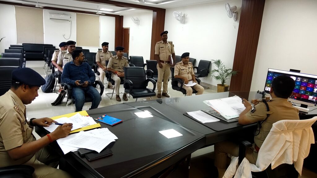 दरभंगा SSP की समीक्षा बैठक: रोजाना वाहन चेकिंग और दुर्घटना हॉटस्पॉट सुधारने के निर्देश दरभंगा SSP की समीक्षा बैठक: रोजाना वाहन चेकिंग और दुर्घटना हॉटस्पॉट सुधारने के निर्देश