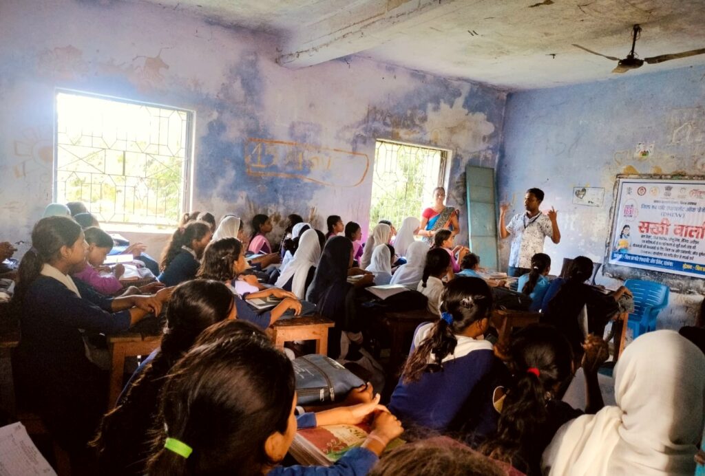 दरभंगा न्यूज: राजकीय मध्य विद्यालय महेशाजान में सखी 'वार्ता' कार्यक्रम, MHM Kit का भी हुआ वितरण दरभंगा न्यूज: राजकीय मध्य विद्यालय महेशाजान में सखी 'वार्ता' कार्यक्रम, MHM Kit का भी हुआ वितरण