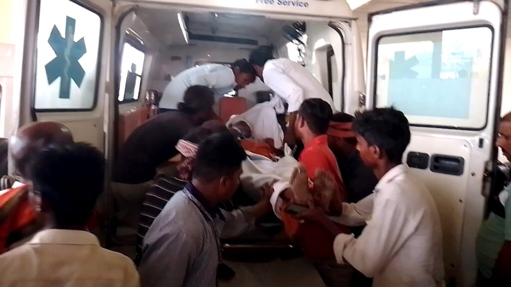 पतोर विस्फोट पर CPI(M) का बयान: दोषियों पर सख्त कार्रवाई, बेहतर इलाज और मुआवजे की मांग पतोर के चंचलनगर में विस्फोट से दो मजदूर घायल, SSP बोले- जांच पूरी होने के बाद ही होगा खुलासा