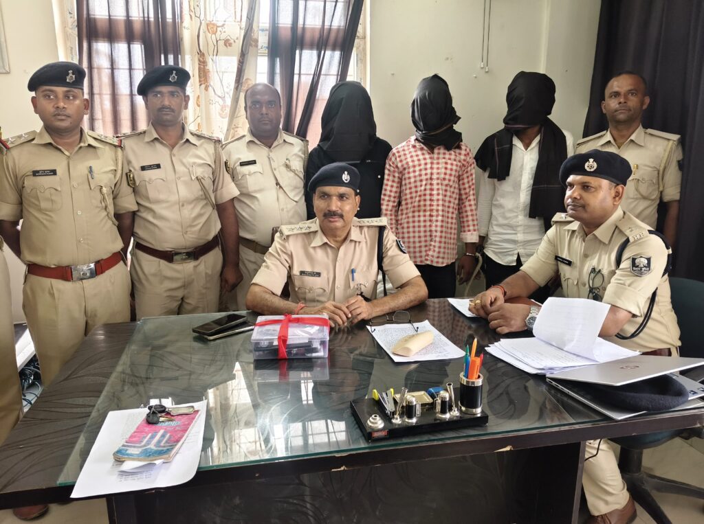 दरभंगा: वायरल वीडियो के आधार पर पुलिस की छापेमारी, देशी पिस्टल, कारतूस व बुलेट बाइक बरामद दरभंगा: वायरल वीडियो के आधार पर पुलिस की छापेमारी, देशी पिस्टल, कारतूस व बुलेट बाइक बरामद