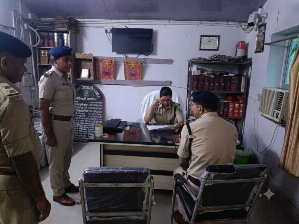 अपराध नियंत्रण पर फोकस: मनिगाछी थाना पहुंचे ग्रामीण एसपी, जांच और गश्ती तेज करने के निर्देश