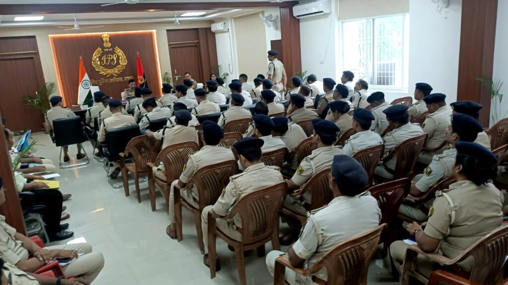 दरभंगा: शराब तस्करों, ड्रग्स माफिया और अपराधियों पर होगी बड़ी कार्रवाई, SSP ने जारी किए निर्देश शराब तस्करों, ड्रग्स माफिया और अपराधियों पर होगी बड़ी कार्रवाई, SSP ने जारी किए निर्देश
