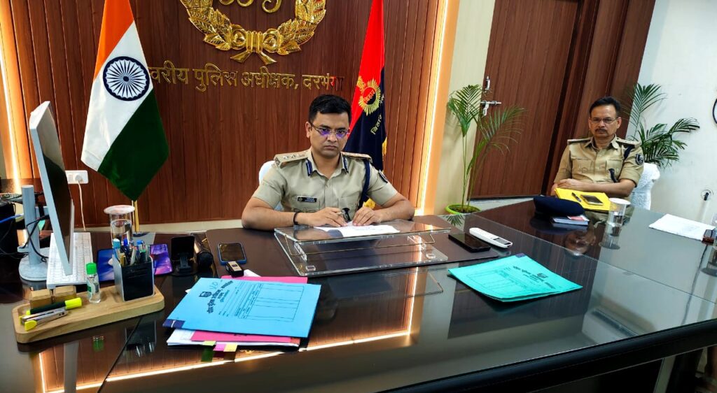 दरभंगा: शराब तस्करों, ड्रग्स माफिया और अपराधियों पर होगी बड़ी कार्रवाई, SSP ने जारी किए निर्देश शराब तस्करों, ड्रग्स माफिया और अपराधियों पर होगी बड़ी कार्रवाई, SSP ने जारी किए निर्देश