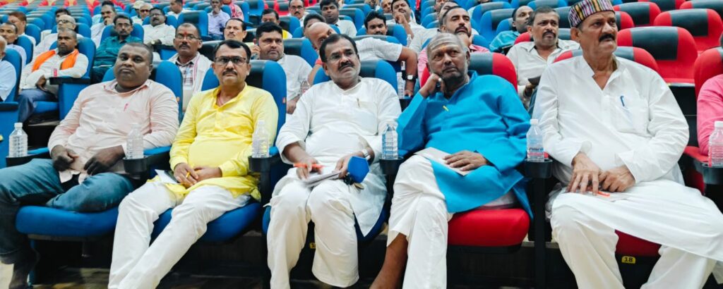 चीनी मिलों के सफल संचालन के लिए 30 हजार एकड़ गन्ना खेती का लक्ष्य, कार्यशाला में बनी रणनीति चीनी मिलों के सफल संचालन के लिए 30 हजार एकड़ गन्ना खेती का लक्ष्य, कार्यशाला में बनी रणनीति
