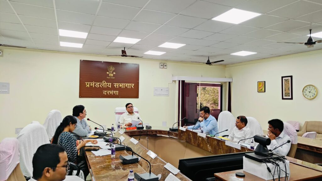 दरभंगा नगर निकायों को आयुक्त का सख्त निर्देश: कचरा, जलजमाव और पेयजल व्यवस्था में लापरवाही बर्दाश्त नहीं दरभंगा नगर निकायों को आयुक्त का सख्त निर्देश: कचरा, जलजमाव और पेयजल व्यवस्था में लापरवाही बर्दाश्त नहीं