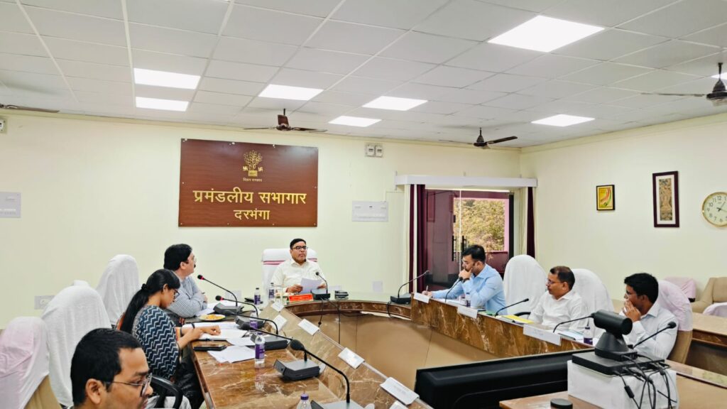 दरभंगा नगर निकायों को आयुक्त का सख्त निर्देश: कचरा, जलजमाव और पेयजल व्यवस्था में लापरवाही बर्दाश्त नहीं दरभंगा नगर निकायों को आयुक्त का सख्त निर्देश: कचरा, जलजमाव और पेयजल व्यवस्था में लापरवाही बर्दाश्त नहीं