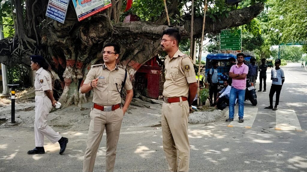 दरभंगा SSP का औचक निरीक्षण: धरौड़ा चेक पोस्ट पर पुलिस को मिले सख्त निर्देश