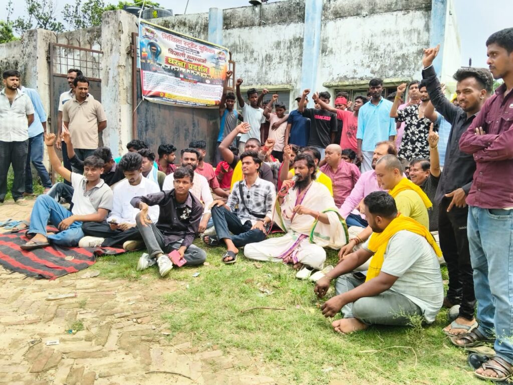मनीगाछी में बिजली विभाग का घेराव, 10 सूत्री मांगों को लेकर MSU का बड़ा प्रदर्शन मनीगाछी में बिजली विभाग का घेराव, 10 सूत्री मांगों को लेकर MSU का बड़ा प्रदर्शन