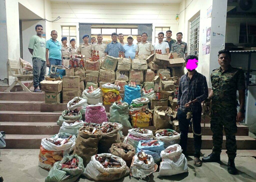 दरभंगा में 10 लाख की अवैध शराब जब्त, कमतौल में 1,011 लीटर विदेशी शराब-बीयर बरामद, एक गिरफ्तार दरभंगा में 10 लाख की अवैध शराब जब्त, कमतौल में 1,011 लीटर विदेशी शराब-बीयर बरामद, एक गिरफ्तार