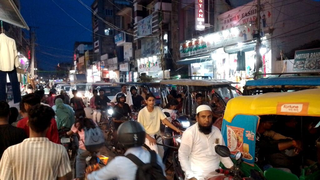 दरभंगा ट्रैफिक जाम: 6 नाका–रहमगंज–मौलागंज मार्ग पर 10 मिनट तक थमी रफ्तार, लोग परेशान दरभंगा ट्रैफिक जाम: 6 नाका–रहमगंज–मौलागंज मार्ग पर 10 मिनट तक थमी रफ्तार, लोग परेशान