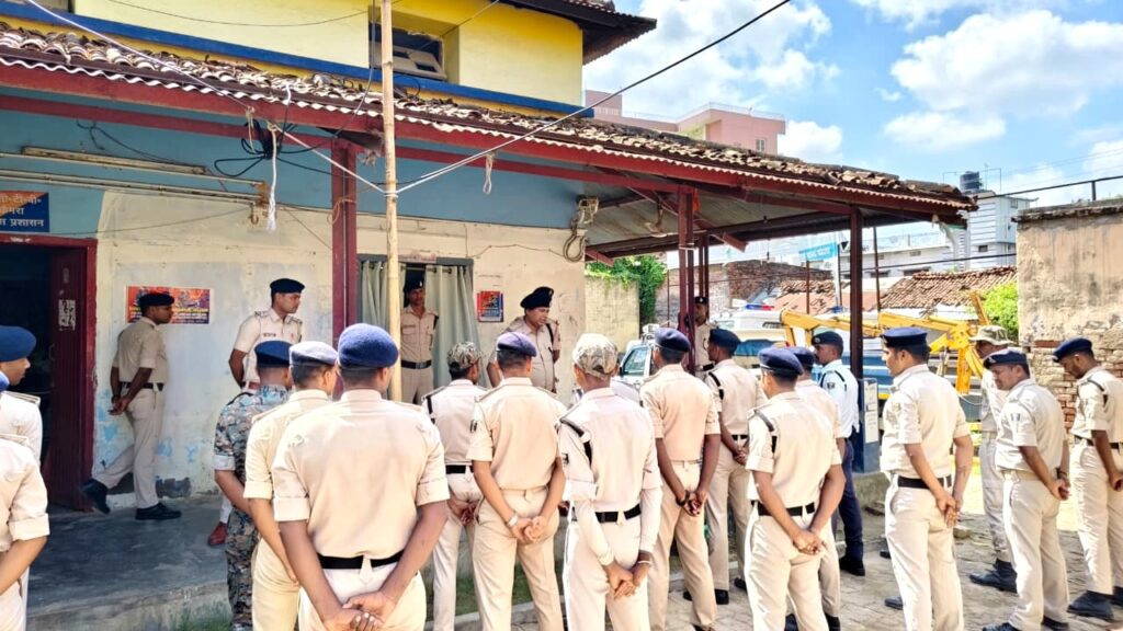 दरभंगा ट्रैफिक पुलिस को सख्त निर्देश, नियमों के पालन और बेहतर व्यवहार पर जोर दरभंगा ट्रैफिक पुलिस को सख्त निर्देश, नियमों के पालन और बेहतर व्यवहार पर जोर