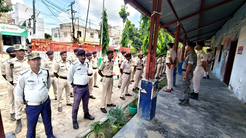 दरभंगा ट्रैफिक पुलिस को सख्त निर्देश, नियमों के पालन और बेहतर व्यवहार पर जोर दरभंगा ट्रैफिक पुलिस को सख्त निर्देश, नियमों के पालन और बेहतर व्यवहार पर जोर