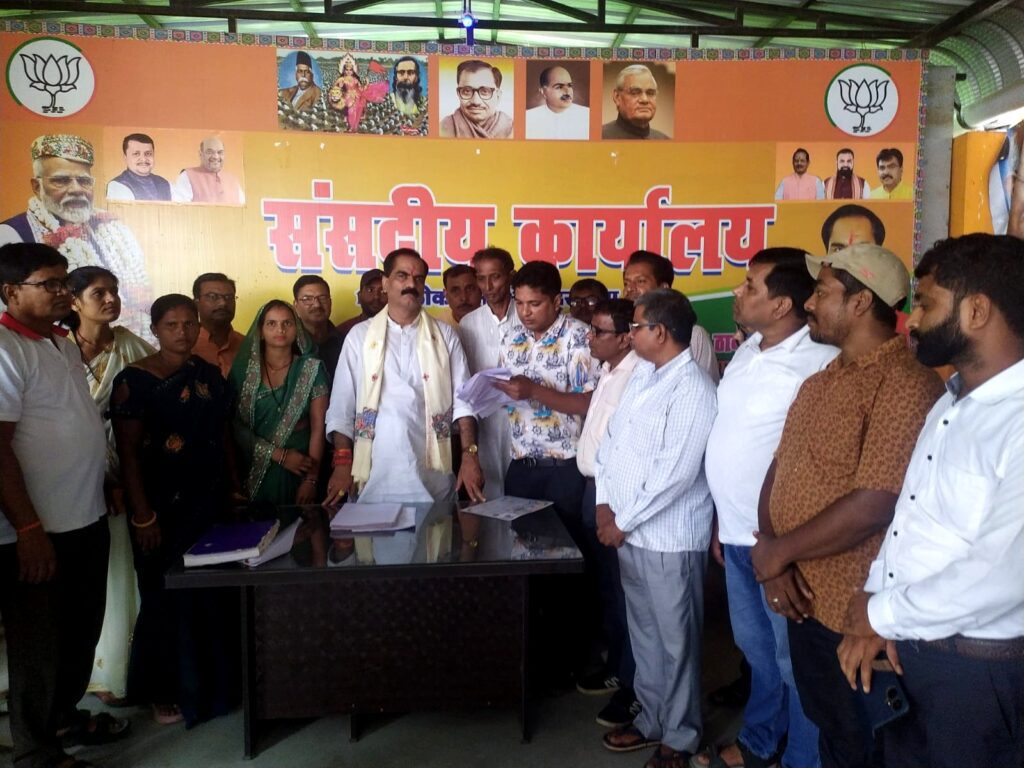 प्रजापति समाज ने सांसद डॉ. गोपाल ठाकुर को किया सम्मान, रखीं प्रमुख मांगें प्रजापति समाज ने सांसद डॉ. गोपाल ठाकुर को किया सम्मान, रखीं प्रमुख मांगें