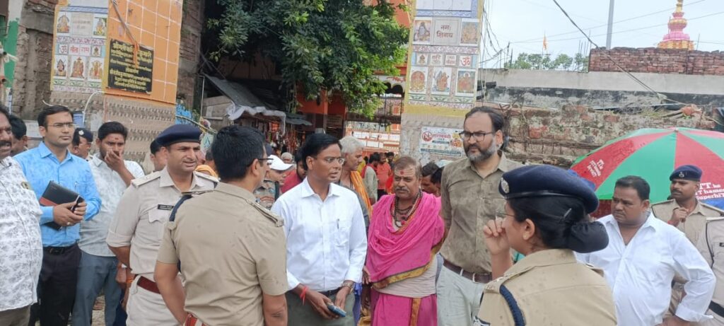 DM-SSP पहुंचे कुशेश्वरस्थान, श्रावणी मेले की तैयारियों का लिया जायजा; सुरक्षा और सुविधाओं पर दिए सख्त निर्देश DM-SSP पहुंचे कुशेश्वरस्थान, श्रावणी मेले की तैयारियों का लिया जायजा; सुरक्षा और सुविधाओं पर दिए सख्त निर्देश