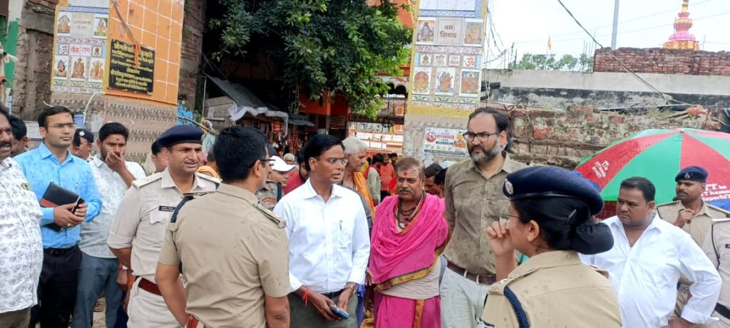 DM-SSP पहुंचे कुशेश्वरस्थान, श्रावणी मेले की तैयारियों का लिया जायजा; सुरक्षा और सुविधाओं पर दिए सख्त निर्देश DM-SSP पहुंचे कुशेश्वरस्थान, श्रावणी मेले की तैयारियों का लिया जायजा; सुरक्षा और सुविधाओं पर दिए सख्त निर्देश