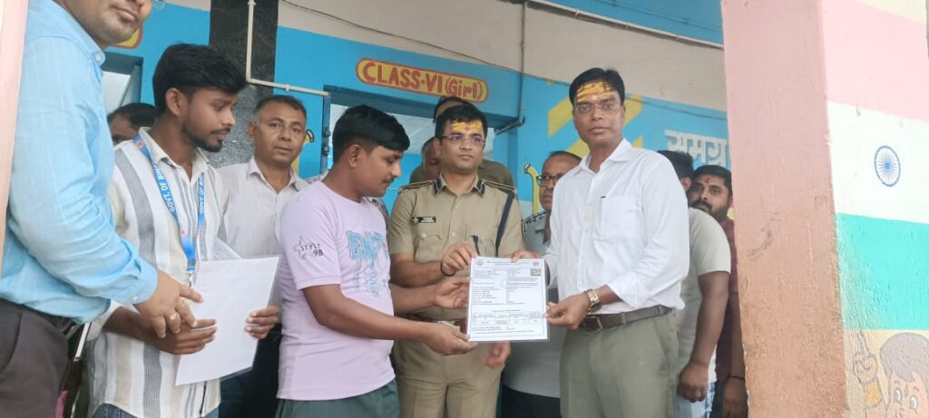 कुशेश्वरस्थान पूर्वी सहयोग शिविर में पहुंचे DM-SSP, आमजन की समस्याएं सुनकर अधिकारियों को दिए त्वरित समाधान के निर्देश दरभंगा, कुशेश्वरस्थान पूर्वी, सहयोग शिविर, डीएम कौशल कुमार, एसएसपी जगुनाथ रड्डी जला रेड्डी, Darbhanga News, Bihar News, सरकारी योजनाएं, जन शिकायत, प्रशासन, BDO, सरकारी शिविर, Latest Darbhanga News, RxTv BHARAT