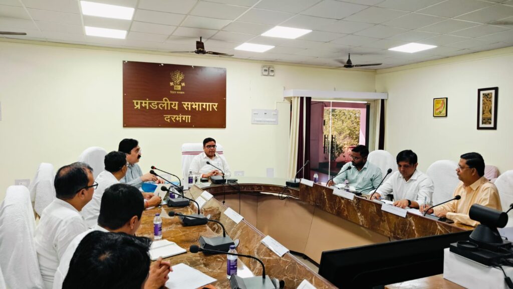 प्रमंडल स्तरीय समीक्षा बैठक: आयुक्त ने नए राशन कार्ड निर्माण में तेजी लाने के दिए निर्देश