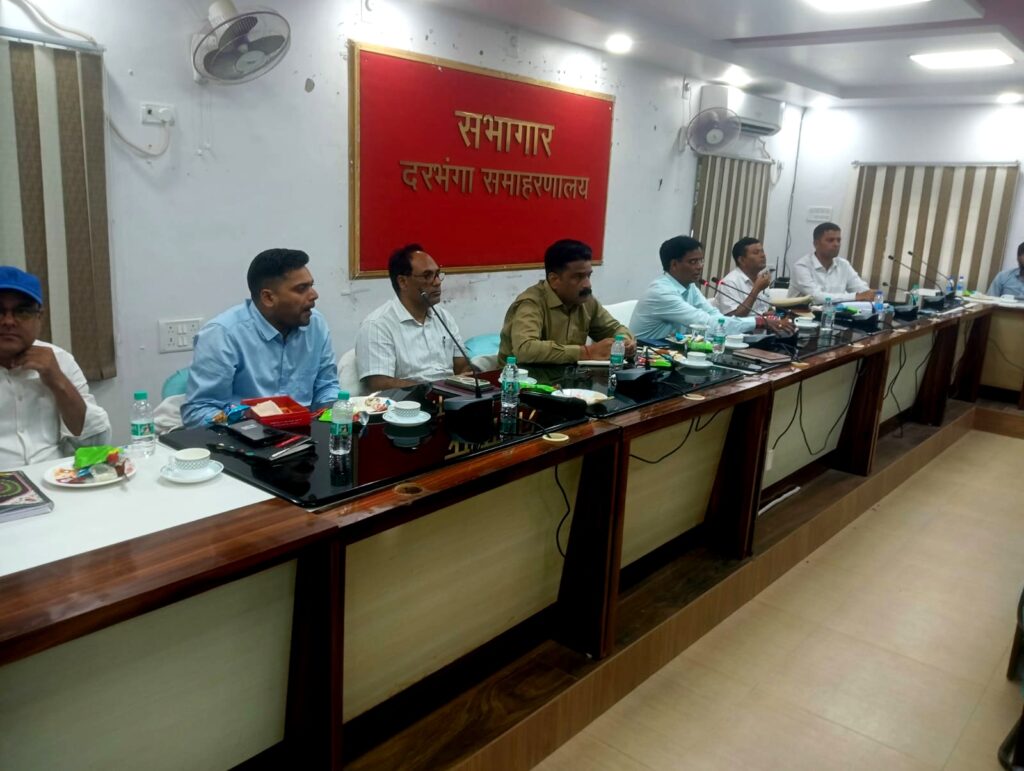 दरभंगा में एलीवेटेड सड़क और ROB निर्माण पर DM सख्त, शांति समिति की बैठक में दिए बड़े निर्देश | Darbhanga News दरभंगा में एलीवेटेड सड़क और ROB निर्माण पर DM सख्त, शांति समिति की बैठक में दिए बड़े निर्देश | Darbhanga News