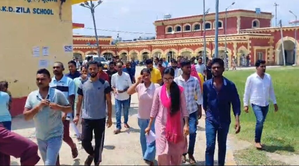 दरभंगा में अधिनायक अनुदेशक भर्ती परीक्षा शांतिपूर्ण एवं कदाचारमुक्त माहौल में संपन्न दरभंगा में अधिनायक अनुदेशक भर्ती परीक्षा शांतिपूर्ण एवं कदाचारमुक्त माहौल में संपन्न