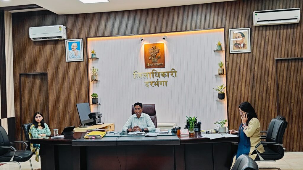 दरभंगा में आंगनबाड़ी केंद्र भवन निर्माण की समीक्षा, DM ने 31 जुलाई तक काम शुरू कराने का दिया निर्देश दरभंगा में आंगनबाड़ी केंद्र भवन निर्माण की समीक्षा, DM ने 31 जुलाई तक काम शुरू कराने का दिया निर्देश