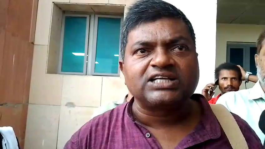 पतोर विस्फोट पर CPI(M) का बयान: दोषियों पर सख्त कार्रवाई, बेहतर इलाज और मुआवजे की मांग पतोर विस्फोट पर CPI(M) का बयान: दोषियों पर सख्त कार्रवाई, बेहतर इलाज और मुआवजे की मांग