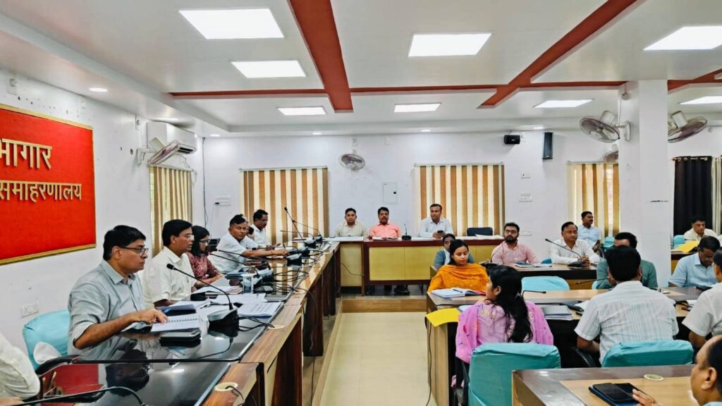 दरभंगा में डीएम ने अधिकारियों को दिया सख्त निर्देश, लंबित मामलों का होगा समयबद्ध निष्पादन