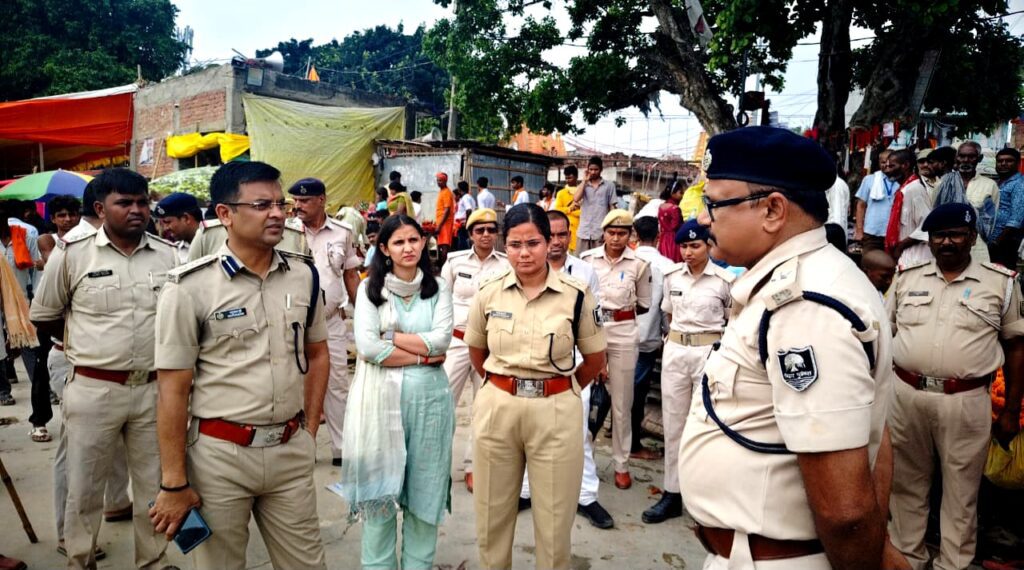 श्रावणी मेले को लेकर एसएसपी ने कुशेश्वरस्थान मंदिर का किया निरीक्षण, सुरक्षा व्यवस्था का लिया जायजा श्रावणी मेले को लेकर एसएसपी ने कुशेश्वरस्थान मंदिर का किया निरीक्षण, सुरक्षा व्यवस्था का लिया जायजा