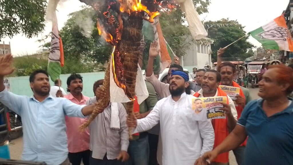 दरभंगा में कांग्रेस का प्रदर्शन, अमित शाह का पुतला फूंका; सांसद पप्पू यादव को Z+ सुरक्षा देने की मांग दरभंगा में कांग्रेस का प्रदर्शन, अमित शाह का पुतला फूंका; सांसद पप्पू यादव को Z+ सुरक्षा देने की मांग