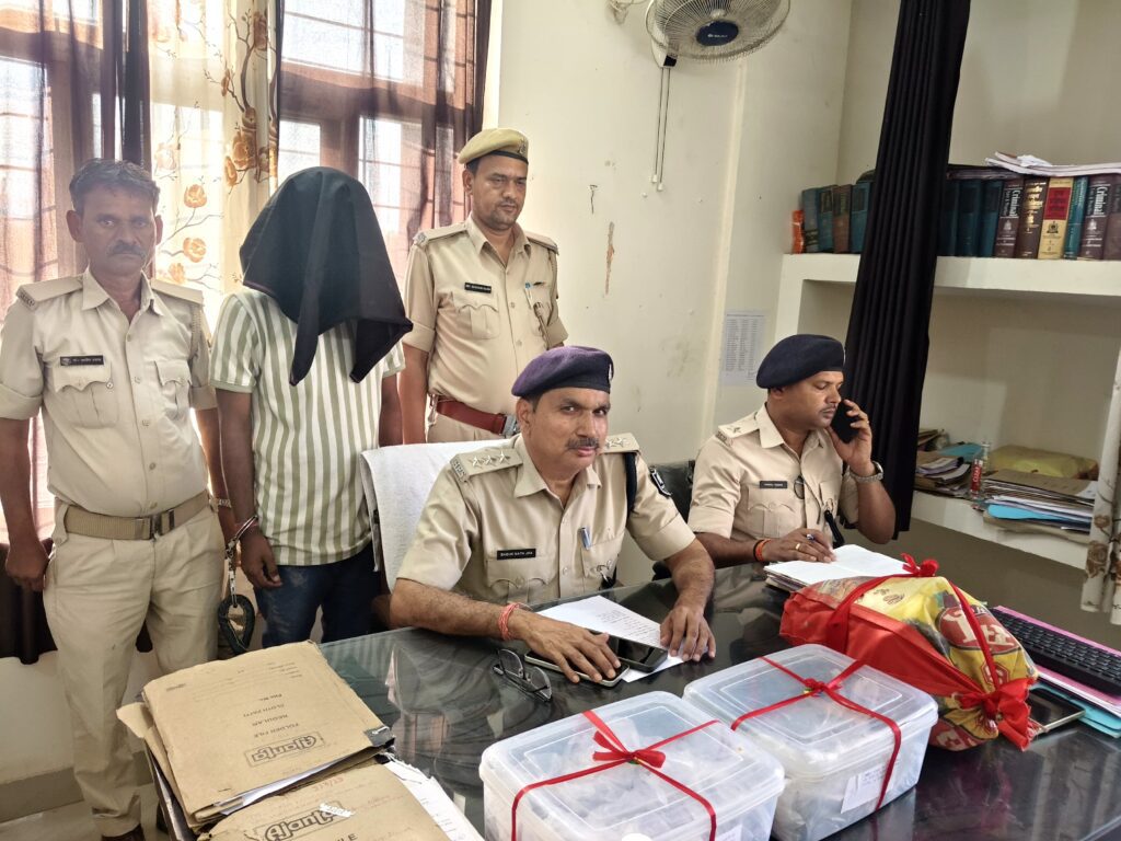 दरभंगा में दुकान चोरी का खुलासा, एक आरोपी गिरफ्तार दरभंगा में दुकान चोरी का खुलासा, एक आरोपी गिरफ्तार