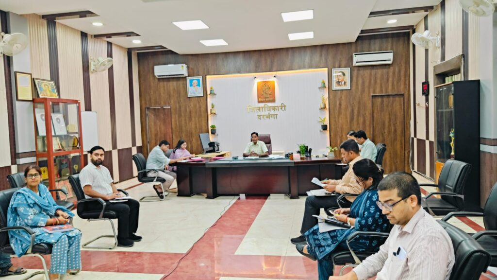 दरभंगा में राशन कार्ड निर्माण में तेजी के निर्देश, 2-3 दिनों में 10 से 12 हजार नए कार्ड बनाने का लक्ष्य दरभंगा में राशन कार्ड निर्माण में तेजी के निर्देश, 2-3 दिनों में 10 से 12 हजार नए कार्ड बनाने का लक्ष्य