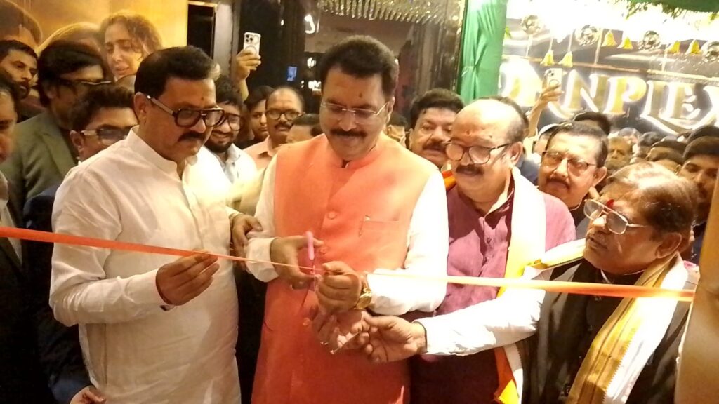 दरभंगा में Connplex Cinemas का भव्य उद्घाटन, संजय सरावगी ने कहा- बढ़ेंगे रोजगार के अवसर दरभंगा में Connplex Cinemas का भव्य उद्घाटन, संजय सरावगी ने कहा- बढ़ेंगे रोजगार के अवसर