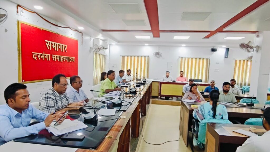 जिला स्तरीय समन्वय समिति की बैठक, डीएम ने लंबित मामलों के त्वरित निष्पादन का दिया निर्देश