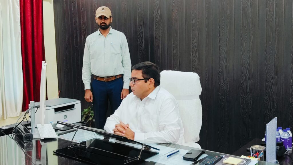 दरभंगा प्रमंडल में विकास योजनाओं की समीक्षा बाढ़ तैयारी, कानून-व्यवस्था और CCTV पर आयुक्त के निर्देश दरभंगा प्रमंडल में विकास योजनाओं की समीक्षा बाढ़ तैयारी, कानून-व्यवस्था और CCTV पर आयुक्त के निर्देश