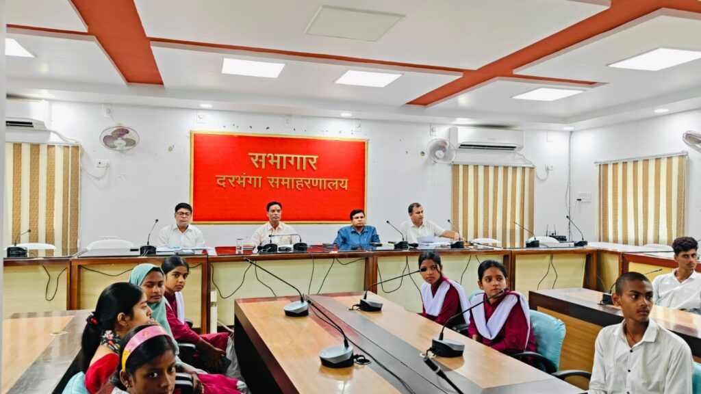 बिहार विद्या साथी का शुभारंभ, 700 स्कूलों को मिलेगा लाभ कक्षा 9-12 के छात्रों को 24x7 ऑनलाइन शिक्षा बिहार विद्या साथी का शुभारंभ, 700 स्कूलों को मिलेगा लाभ कक्षा 9-12 के छात्रों को 24×7 ऑनलाइन शिक्षा