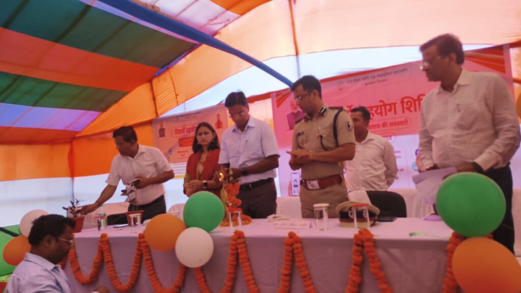 अंबेडकर छात्रावास में विद्यार्थी सहयोग शिविर DM-SSP ने सुनी छात्र-छात्राओं की समस्याएं अंबेडकर छात्रावास में विद्यार्थी सहयोग शिविर DM-SSP ने सुनी छात्र-छात्राओं की समस्याएं