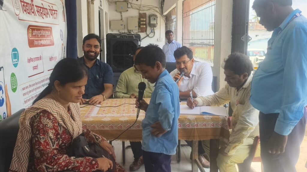 नेत्रहीन-मूकबधिर विद्यालयों में विद्यार्थी सहयोग शिविर, समस्याओं के समाधान का भरोसा
