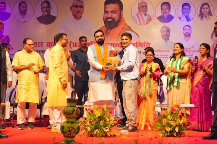 प्रजापति रामचन्द्र विद्यार्थी को भारत रत्न देने की मांग रमेश पंडित ने राष्ट्रपति-प्रधानमंत्री समेत कई को भेजा पत्र प्रजापति रामचन्द्र विद्यार्थी को भारत रत्न देने की मांग रमेश पंडित ने राष्ट्रपति-प्रधानमंत्री समेत कई को भेजा पत्र