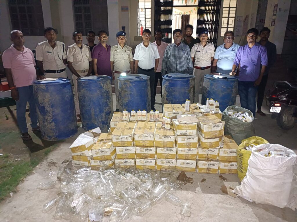 जाले में नकली शराब फैक्ट्री का भंडाफोड़, 1368 लीटर से अधिक शराब बरामद जाले में नकली शराब फैक्ट्री का भंडाफोड़, 1368 लीटर से अधिक शराब बरामद