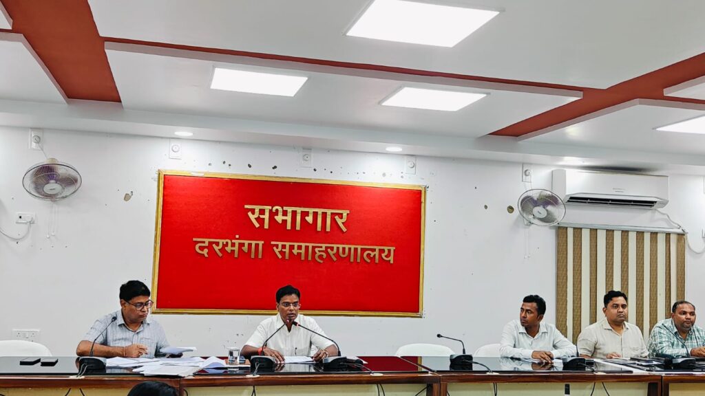 आंगनबाड़ी भवन निर्माण में DM सख्त दो दिनों में काम शुरू कराने का निर्देश आंगनबाड़ी भवन निर्माण में DM सख्त दो दिनों में काम शुरू कराने का निर्देश