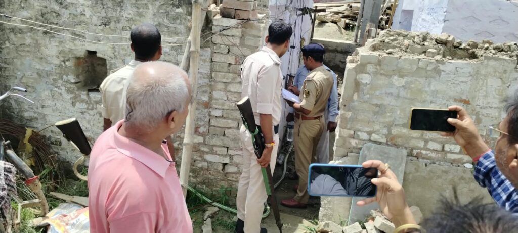 डरहार में जमीन विवाद पर बवाल घर में घुसकर मारपीट-तोड़फोड़ का आरोप डरहार में जमीन विवाद पर बवाल घर में घुसकर मारपीट-तोड़फोड़ का आरोप