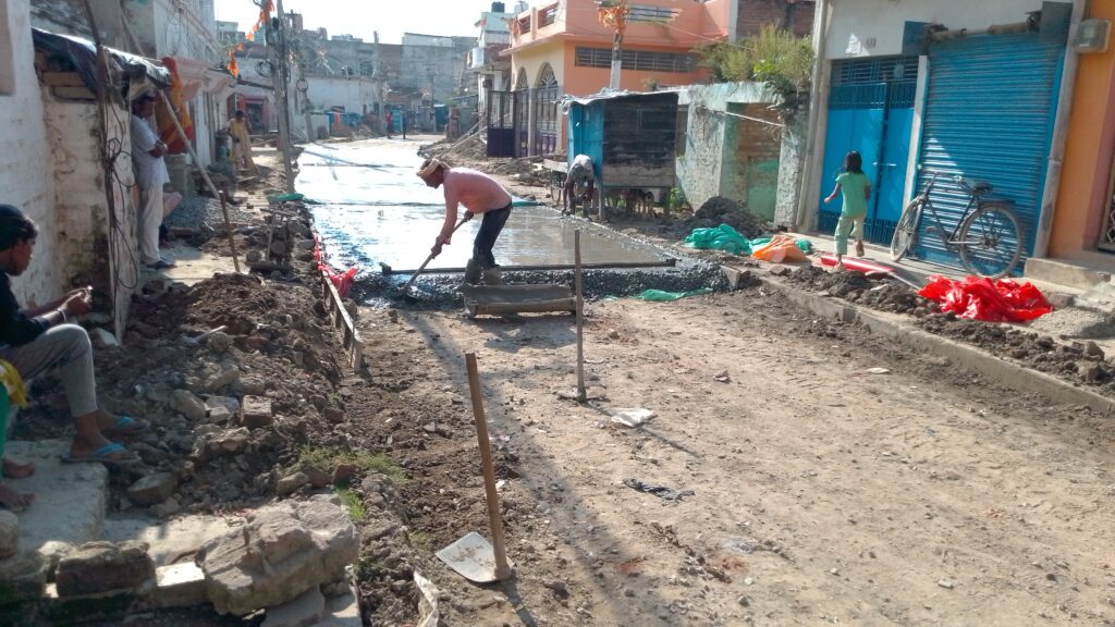 मदारपुर-होली क्रॉस सड़क निर्माण: 50% काम पूरा, एक सप्ताह वैकल्पिक मार्ग अपनाने की अपील